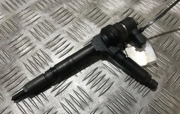 Opel Astra H Fuel injector 0445110118 8973000911