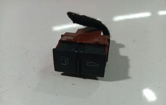 Audi A3 S3 8P Fuel tank opening switch 8P0959833A