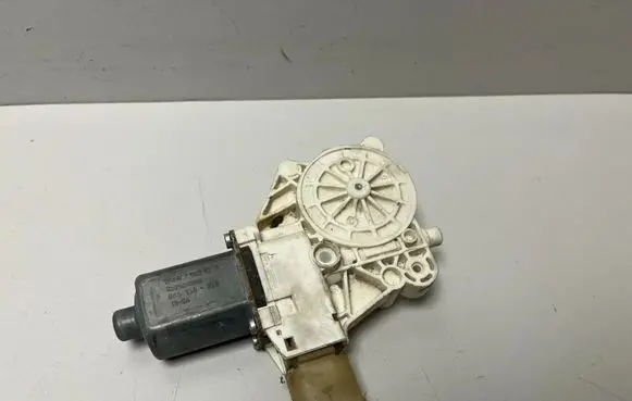 BMW 4 F36 Gran coupe Front door window regulator motor 7046031
