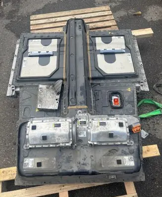 Volvo XC40 Hybrid / electric car battery 32290432