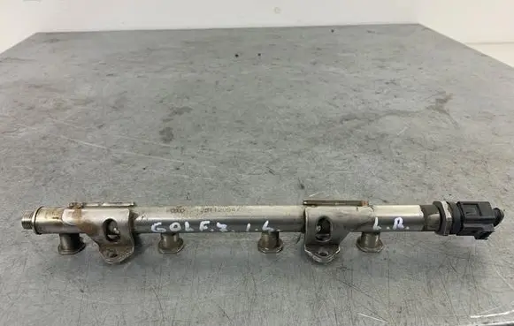 Volkswagen Golf VII Fuel main line pipe 04E133320D