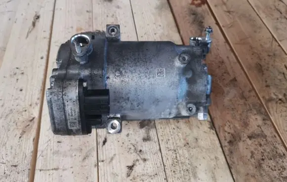 Nissan Leaf I (ZE0) Air conditioning (A/C) compressor (pump) 926001MG0A