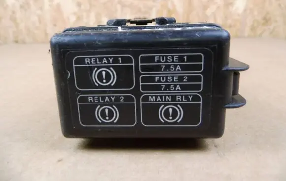 Mitsubishi Outlander Battery relay fuse 8565A162