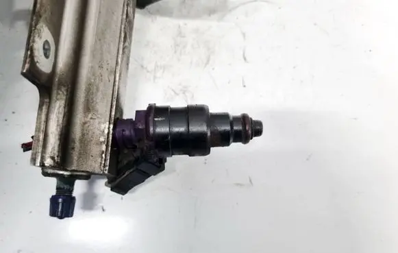 Volvo S40, V40 Fuel injector 9125118
