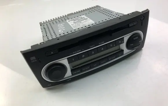 Mitsubishi Colt Radio/CD/DVD/GPS head unit 8701A239