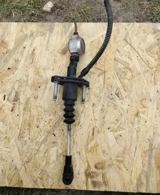 Opel Astra H Clutch slave cylinder 90523769