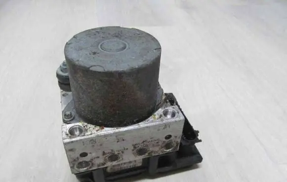Nissan Almera N16 ABS Pump 0265800330 7597