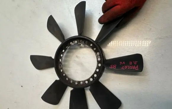 Volkswagen PASSAT B5 Fan impeller 078121301