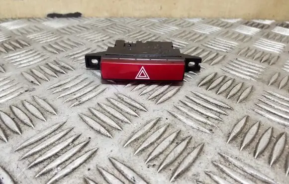 Honda CR-V Hazard light switch M479093 M52684