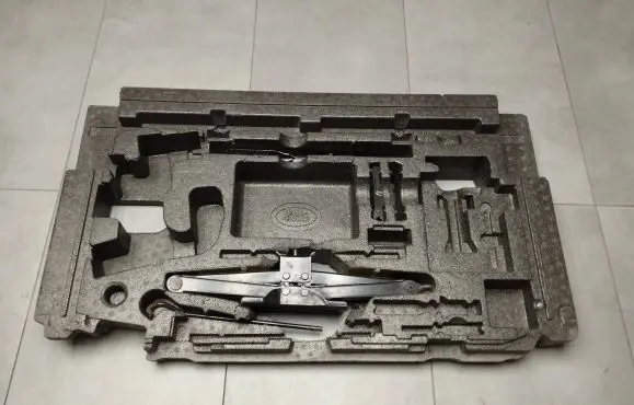 Land Rover Range Rover Sport L320 Tool set AH2219C004AA