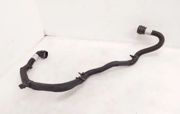 Tesla Model Y Electric car engine cooling hoses/pipes 107758500F