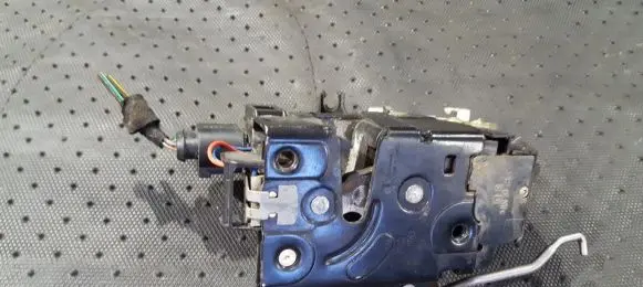 Audi A6 S6 C5 4B Front door lock 4B2837016A