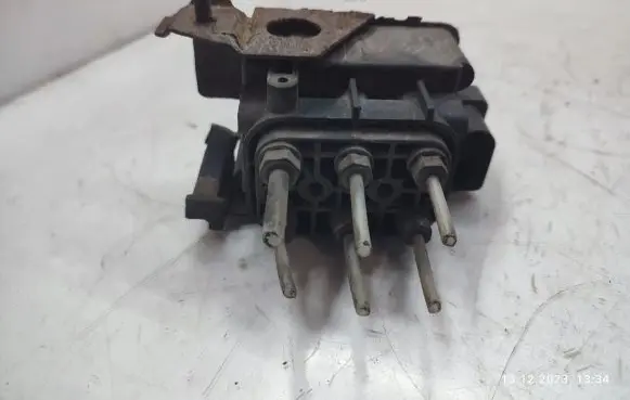 Mercedes-Benz S W221 Air suspension valve block 