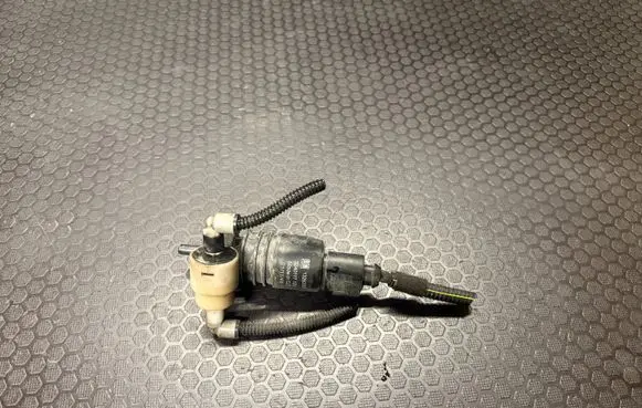 Opel Insignia A Windscreen/windshield washer pump 13250357 3240117