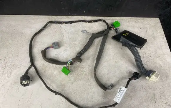 Volvo XC70 Front door wiring loom 8697907