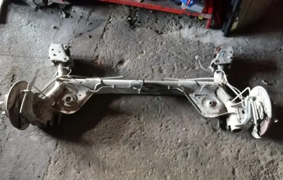 Nissan Juke I F15 Rear axle beam 