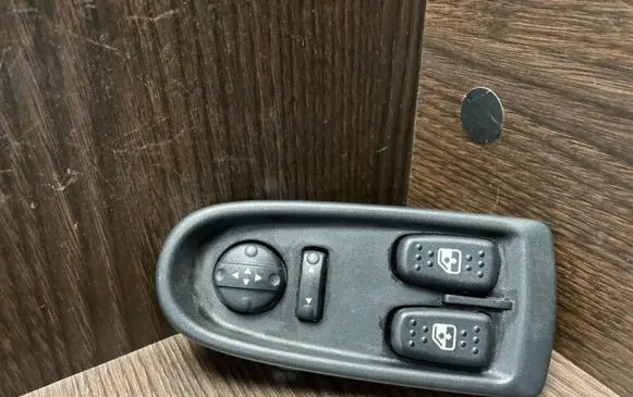 Iveco Daily 35 - 40.10 Electric window control switch 5801304491