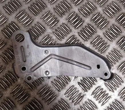 Mercedes-Benz A W176 Engine mounting bracket A2702200141