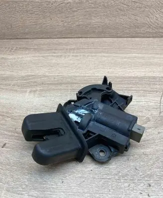 Volkswagen PASSAT B6 Tailgate/trunk/boot lock/catch/latch 4F5827505C