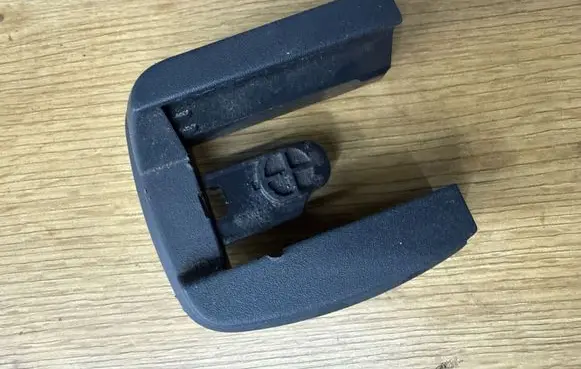 Volvo XC90 Front passenger seat rail trim 30662558