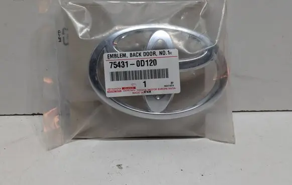 Toyota Yaris Manufacturers badge/model letters 754310D120
