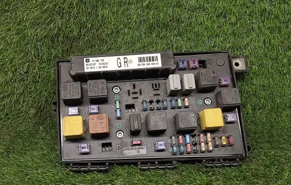 Opel Astra H Power management control unit 13206745 13206745CR 5DK00866832