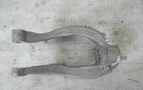 Volvo XC60 Lower shock absorber bracket 31681983