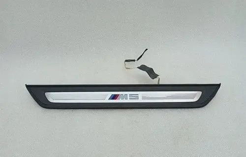 BMW M5 F90 Sill 8061069
