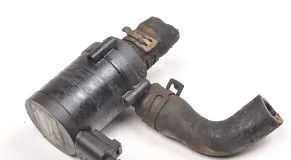 Volkswagen Touareg I Water pump 7L0985561