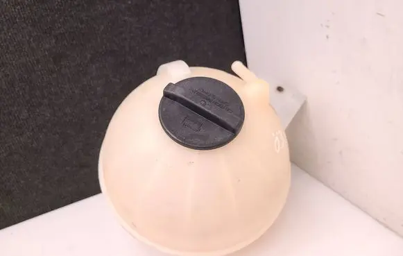 Mercedes-Benz Sprinter W906 Coolant expansion tank/reservoir A9065010503