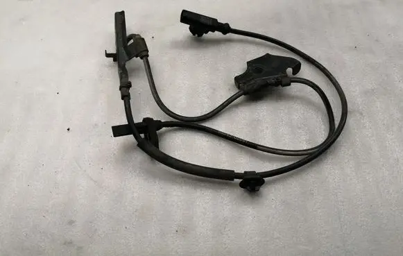 Toyota Avensis T270 ABS brake wheel speed sensor 8954302061