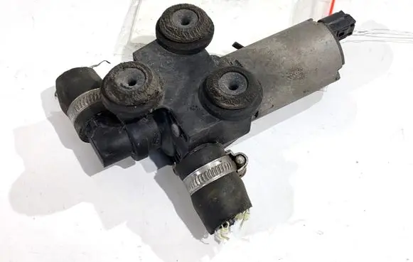 BMW 1 E81 E87 Oil filter mounting bracket 6928246