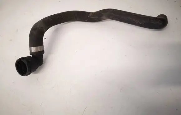 Volkswagen PASSAT B5.5 Engine coolant pipe/hose 8D0819373N