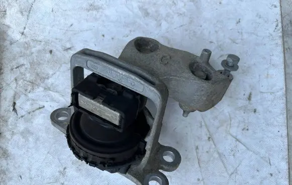 Renault Kadjar Engine mount vacuum valve 112104BE0B