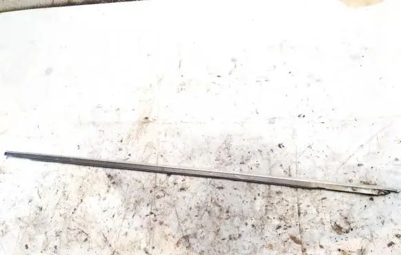 Skoda Superb B5 (3U) Front door glass trim molding 