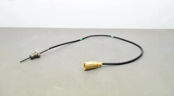 Volkswagen Jetta VI Oil temperature sensor 04L906088BS