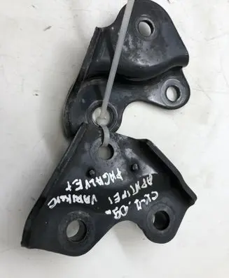 Mazda CX-7 Engine mount bracket