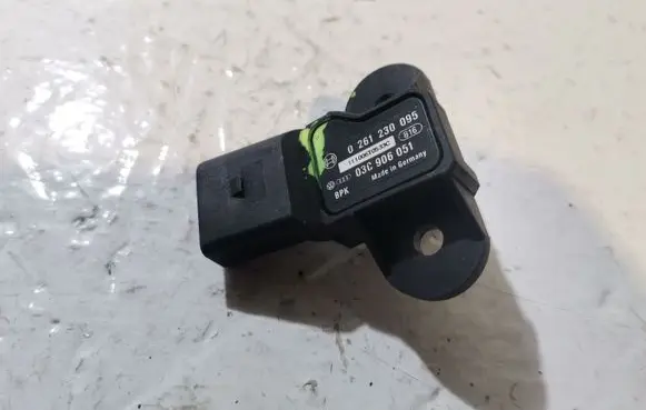 Volkswagen Golf V Air pressure sensor 0261230095