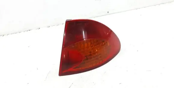 Toyota Avensis T220 Rear/tail lights