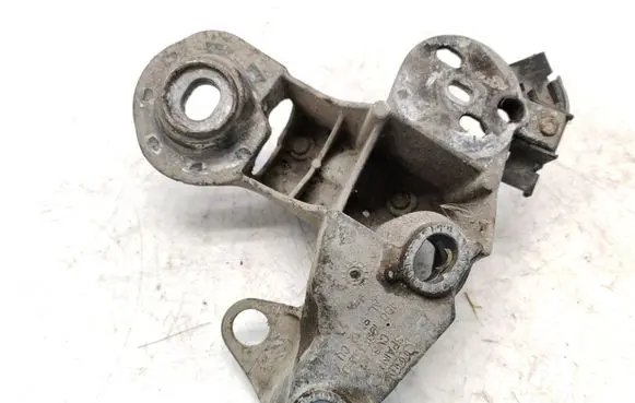 Audi A6 S6 C5 4B Engine mounting bracket 4B0199352D