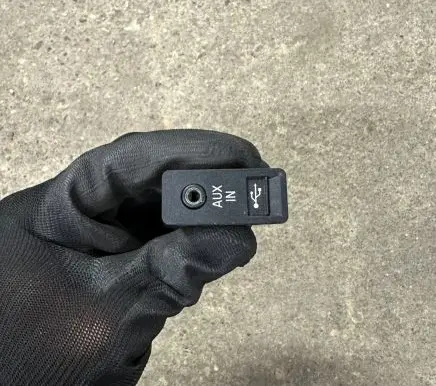 BMW 5 F10 F11 USB socket connector 9129651