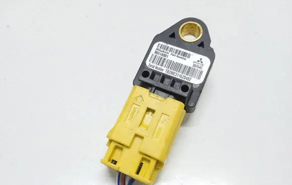 Mitsubishi Outlander Airbag deployment crash/impact sensor 8651A001 39754C TBZME3116Z0482