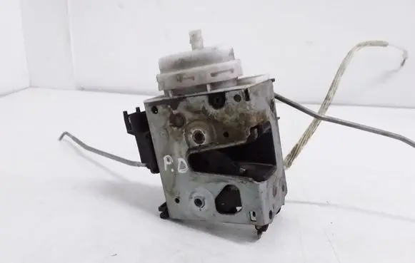 Audi A4 S4 B5 8D Front door lock 8D1837015F