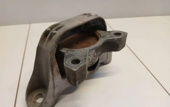 Ford Focus Engine mount bracket 1m516f012