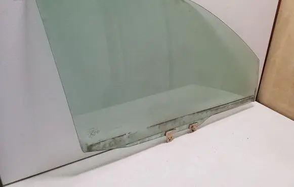 Nissan X-Trail T30 Front door window glass four-door