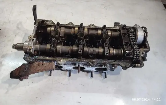 Hyundai Santa Fe Engine head 