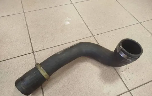 Land Rover Freelander 2 - LR2 Intercooler hose/pipe 
