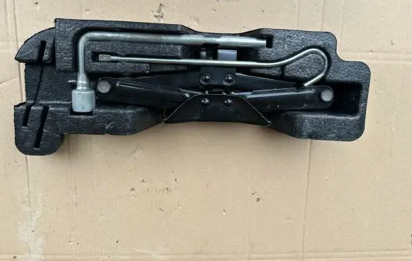 Chevrolet Nubira Tool set 