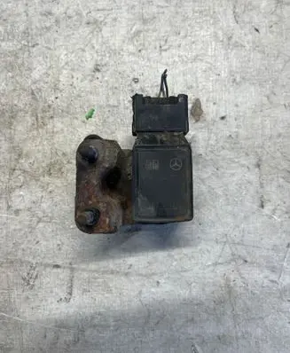 Mercedes-Benz E W211 Air suspension front height level sensor A0105427717