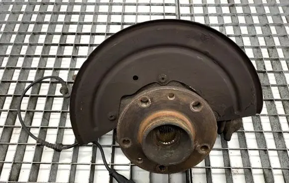Dacia Duster II Front wheel hub spindle knuckle 